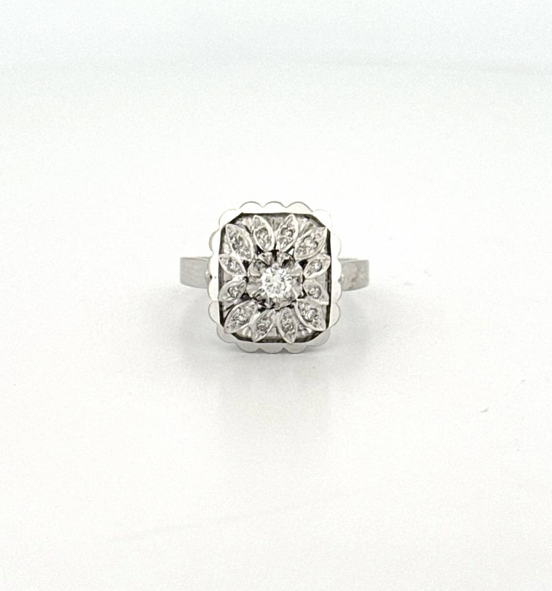 Bijou vintage en or blanc et diamant HSI – Disponible chez Or Ligne sur le Bassin d’Arcachon