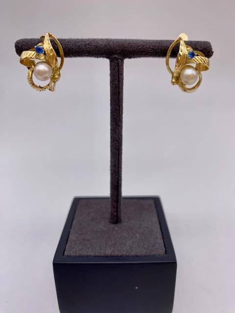 Boucles d'oreilles inspiration florale en or 750/1000ème et perle de culture en dormeuse en dépôt vente chez Or Ligne à La Teste de Buch près de Mios 