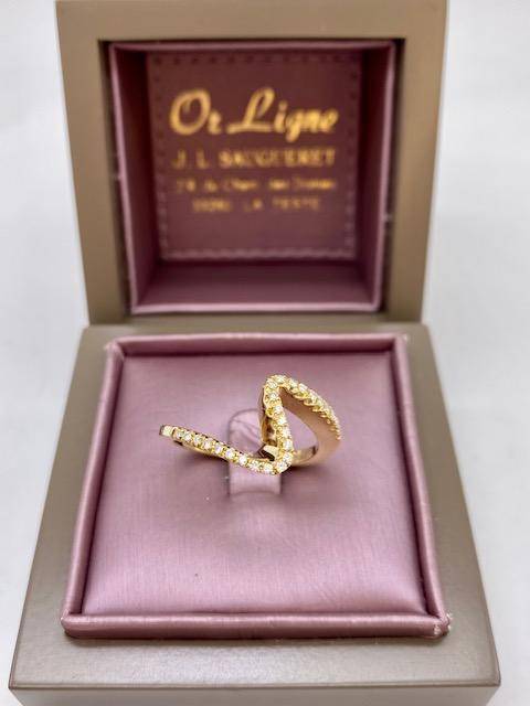 Bague moderne en S en or 750/1000ème et diamants en dépôt vente chez Or Ligne à La Teste sur le Bassin d'Arcachon
