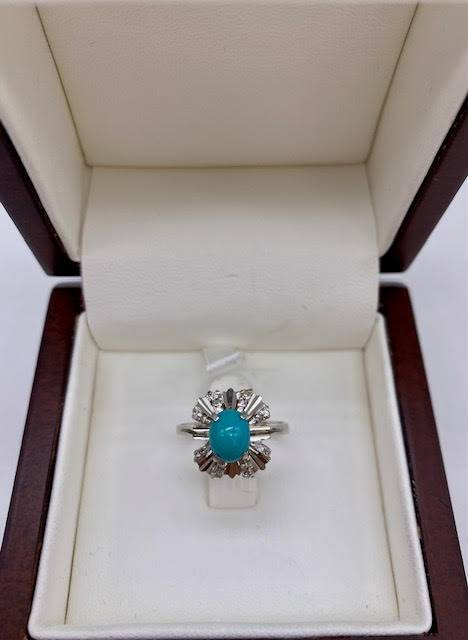 L'Esprit de l'Art Déco Capturé dans une Bague Unique chez Or Ligne près d'Arcachon