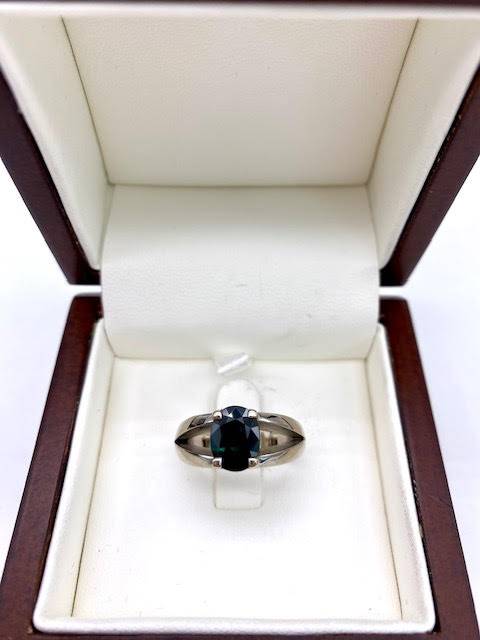 Raffinement et Prestige: La Bague Saphir Bleu d'Or Ligne en Gironde