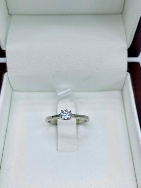 Diamant Éternel: La Quintessence de l'Amour chez Bijouterie Or Ligne en Gironde