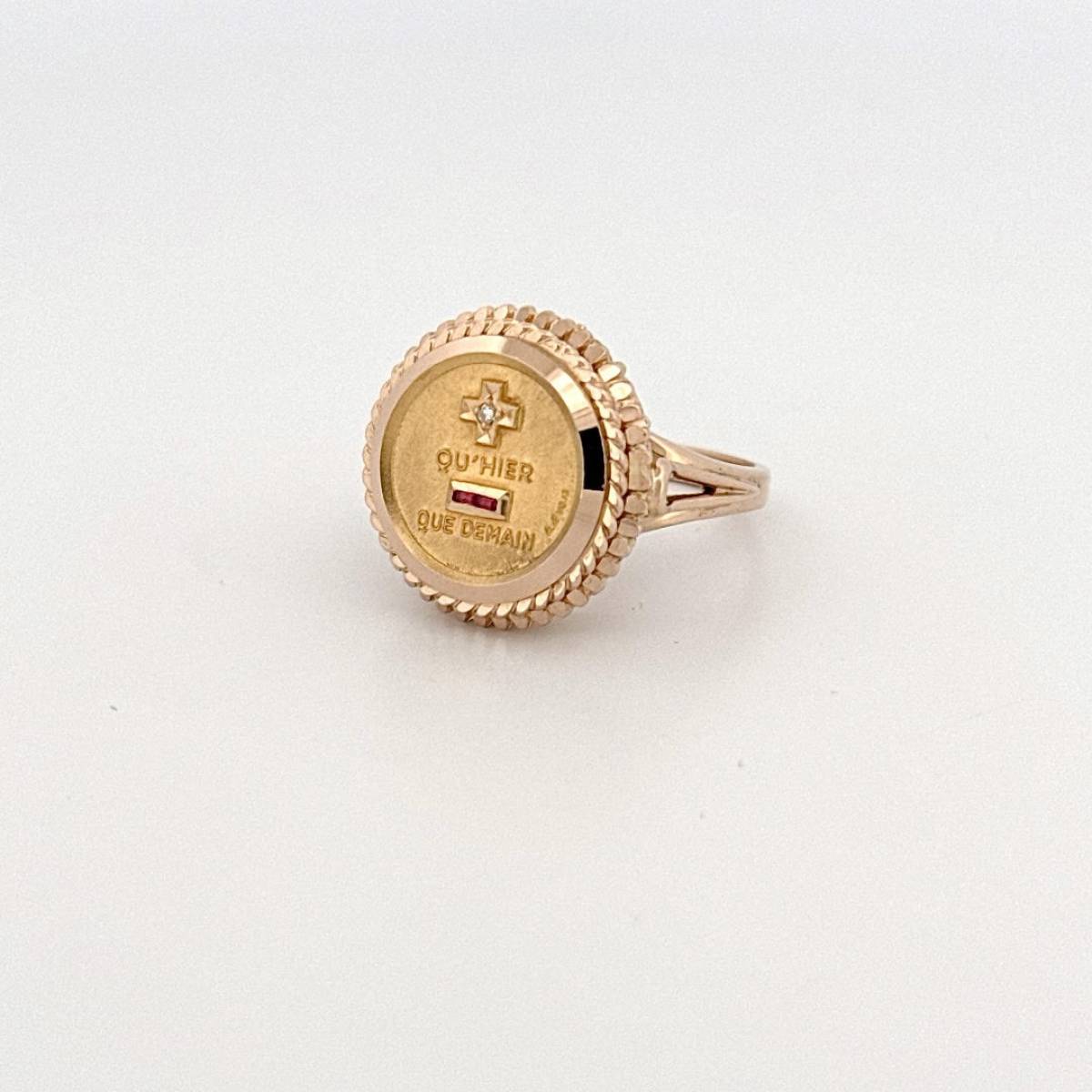 Romance éternelle : la bague d'amour Augis chez Bijouterie Or Ligne près d'Arcachon