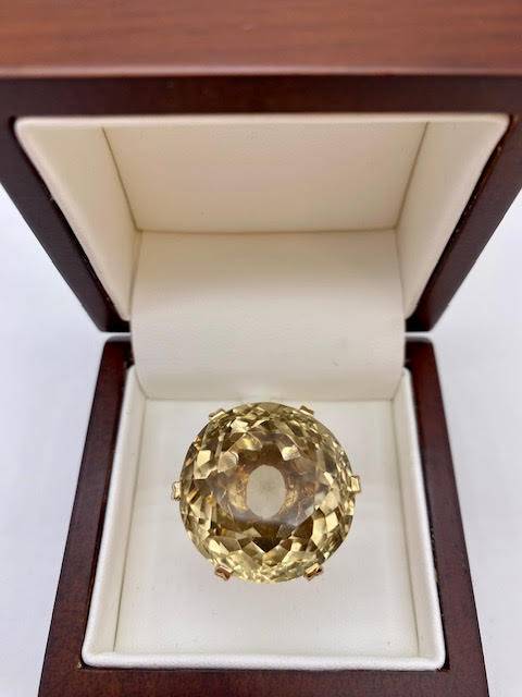 Bijou d'exception : La bague en or et citrine vous attend chez Or Ligne, près de Biganos