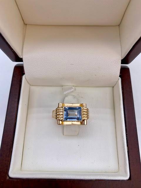 Symbole d'Époque : Découvrez Notre Bague Tank des Années 40 chez Or Ligne près d'Arcachon