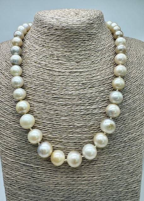 Éclat Rare: Découvrez le Collier de Perles de Tahiti Albinos chez Or Ligne en Gironde