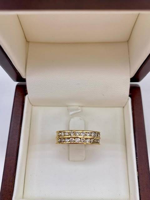 Double Rangée de Lumière : La Bague en Diamants et Or à Acquérir Absolument