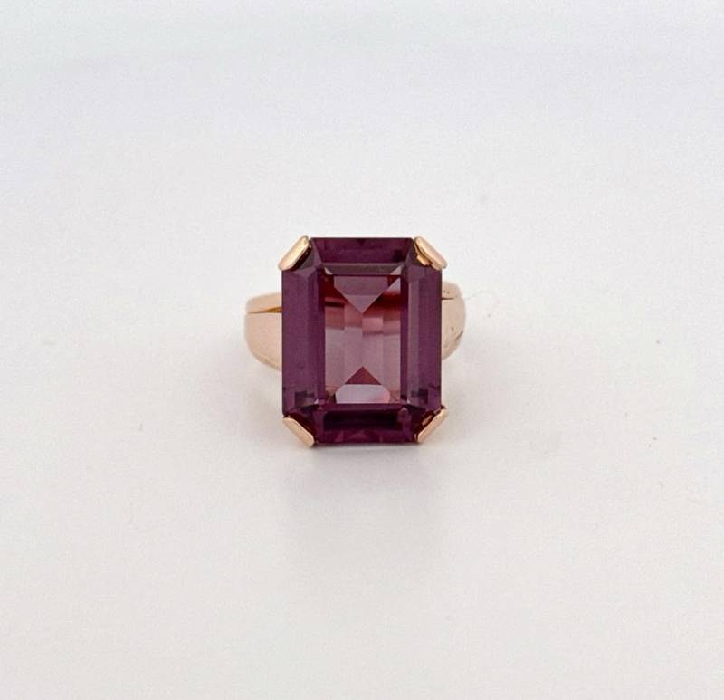 L'élégance redéfinie : découvrez la bague en améthyste synthétique chez Bijouterie Or Ligne à côté d'Arcachon