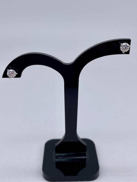 Boucles d'oreilles puces diamants sur or blanc 750/1000ème en dépôt vente chez Or Ligne à La Teste de Buch sur le bassin d'Arcachon