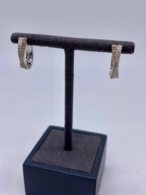 L'Éclat Éternel : Découvrez la Nouvelle Paire de Boucles d'Oreilles de la Bijouterie Or Ligne à La Teste de Buch en Gironde