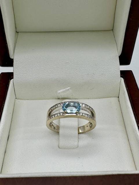 Sérénité Bleue : Une Bague en Or Blanc et Aigue-Marine à La Teste de Buch chez Or Ligne sur le Bassin d'Arcachon